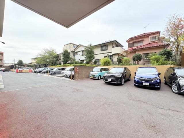 【きっちり整備された駐車場】敷地内駐車場あります。最新の空き状況はお問合せください。