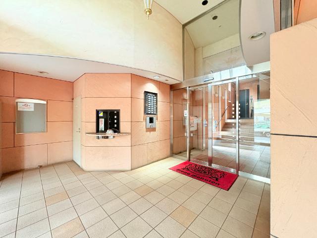 【エントランス】オートロックや防犯カメラで暮らしの安心・安全をお守りします。