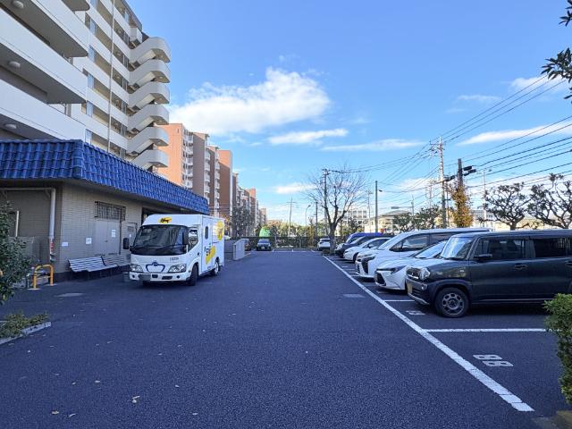 【きっちり整備された駐車場】敷地内駐車場あります。駐車場月額7000円。
