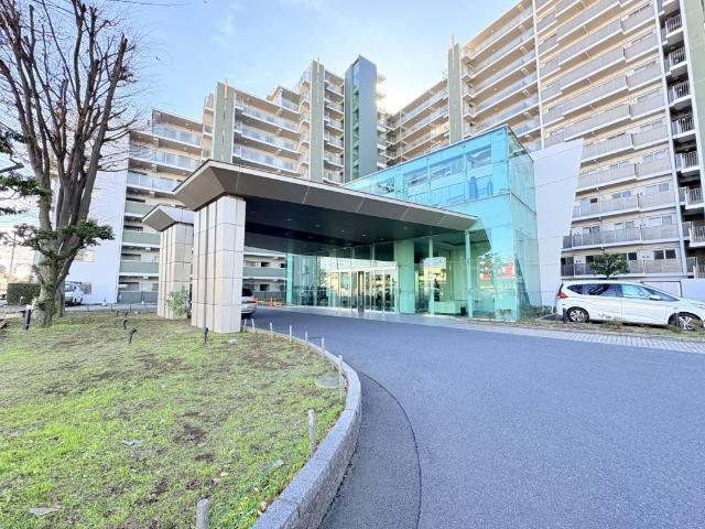 【ピロティ】まるでホテルのような車寄せは荷物の積み下ろしに便利で雨の日でも濡れずに乗り降りできます。