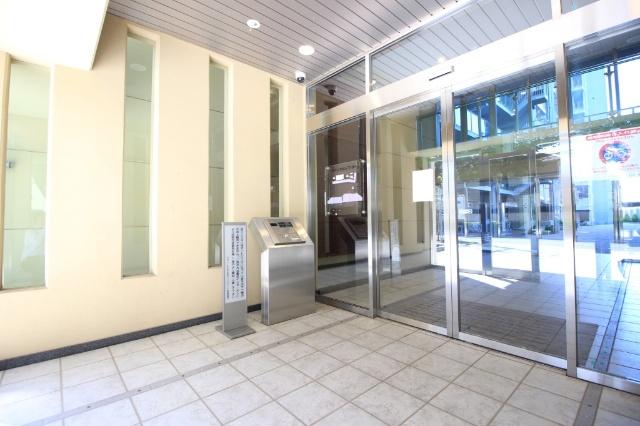 【エントランス】オートロックや防犯カメラで暮らしの安心・安全をお守りします。