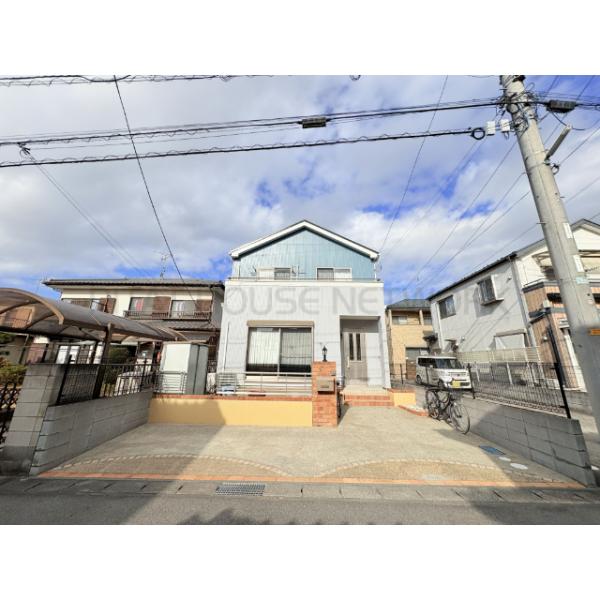 【便利な生活環境】日常のお買い物で使うスーパーやドラッグストア、飲食店が徒歩圏に複数あります。