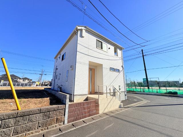 【南西角地の家】陽射しに包まれた明るい立地です。