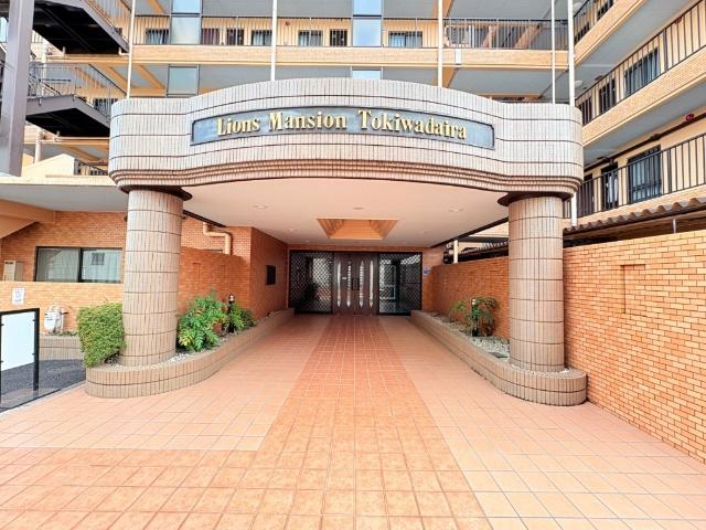 【エントランス】オートロックや防犯カメラで暮らしの安心・安全をお守りします。