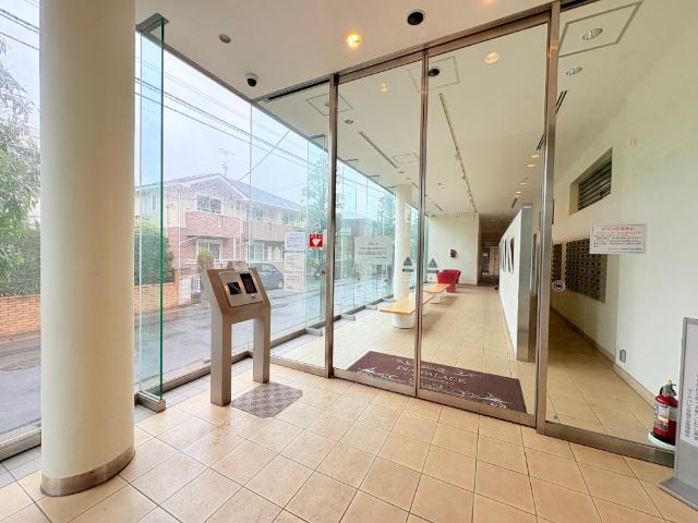 【エントランス】オートロックや防犯カメラで暮らしの安心・安全をお守りします。