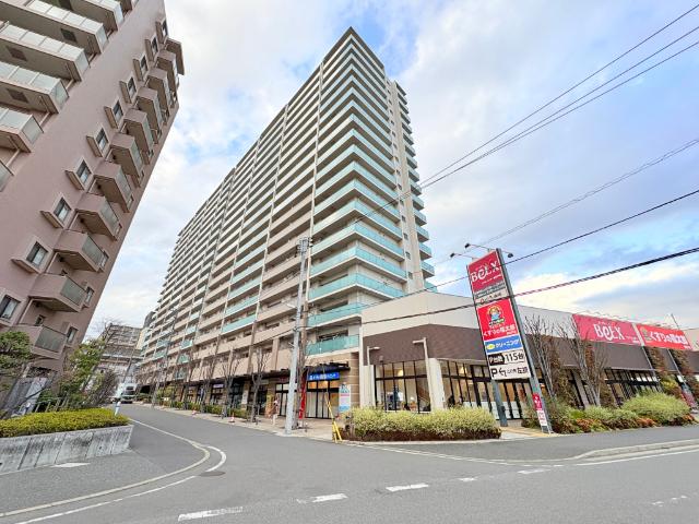 【「東松戸」駅徒歩2分の好立地】忙しい朝、遅い帰宅時にも安心の駅近物件です。車を使わなくてもお買い物に不便しませんね♪