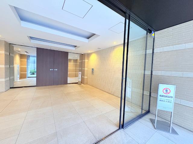 【ロビー】管理人や住人が顔を交わす空間です。