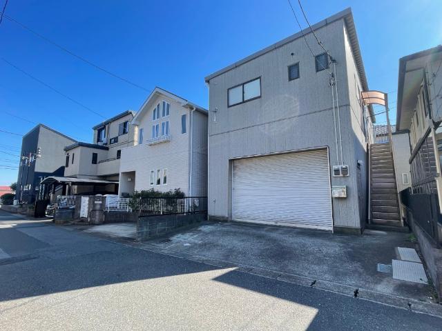 【六実駅徒歩5分の好立地】忙しい朝、遅い帰宅時にも安心の駅近物件です。