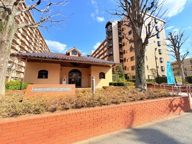 【「新松戸」駅徒歩6分の好立地】忙しい朝、遅い帰宅時にも安心の駅近物件です。車を使わなくてもお買い物に不便しませんね♪