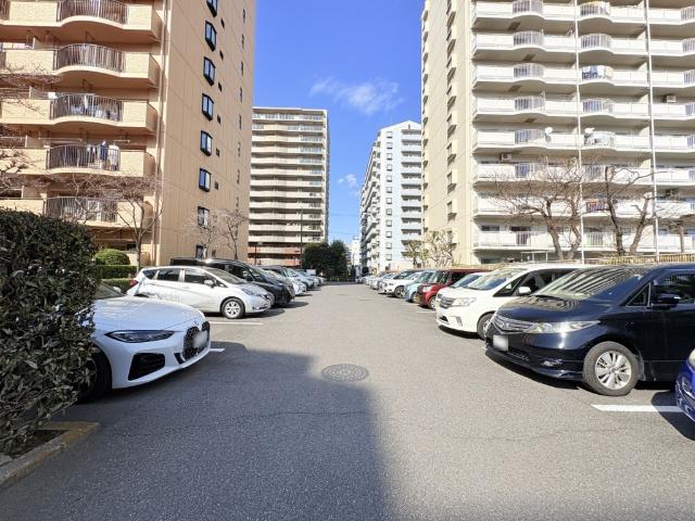 【きっちり整備された駐車場】敷地内駐車場あります。最新の空き状況はお問合せください。