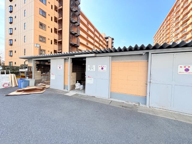 【ゴミ集積所】種類ごとに分別されたゴミ集積所です。きちんと管理がされています。