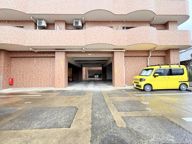 【きっちり整備された駐車場】敷地内駐車場あります。最新の空き状況はお問合せください。