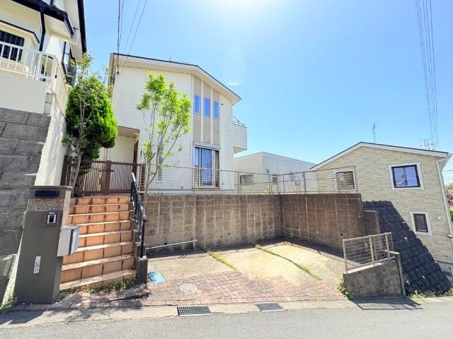 【東武野田線『豊四季』駅徒歩13分で遅い帰宅時も便利】忙しい朝、遅い帰宅時にも嬉しい距離感です。徒歩圏内に薬局やスーパーが揃っています。