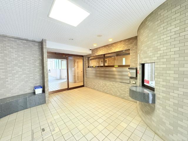 【エントランス】オートロックや防犯カメラで暮らしの安心・安全をお守りします。