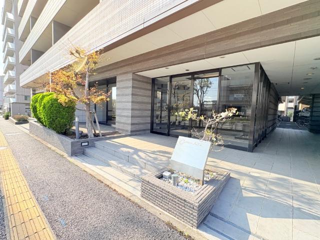 【エントランス】オートロックや防犯カメラで暮らしの安心・安全をお守りします。