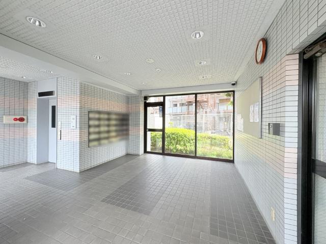 【ロビー】日勤の管理人がいるロビーです。