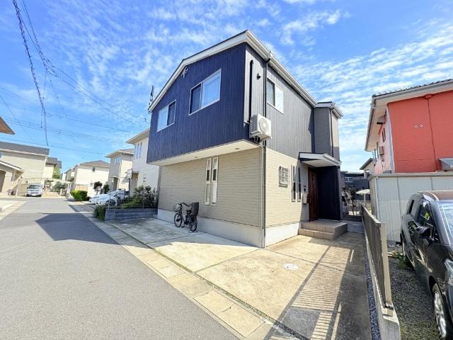 【「流山おおたかの森」駅徒歩15分の好立地】忙しい朝、遅い帰宅時にも安心の駅近物件です。駅前が栄えているため、お休みの日もお買い物に不便しませんね♪