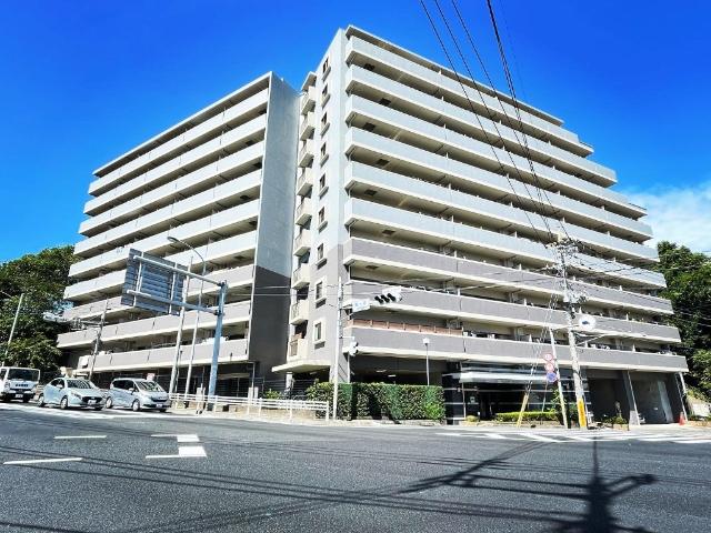 【「松戸」駅徒歩13分で遅い帰宅時も便利】忙しい朝、遅い帰宅時にも嬉しい距離感です。駅前が栄えているため、お休みの日もお買い物に不便しませんね♪