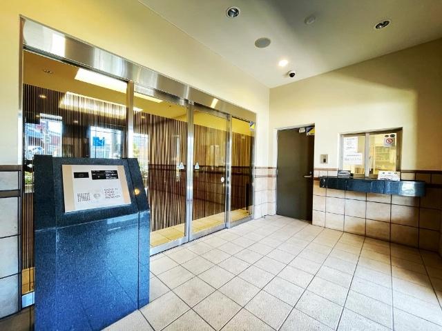 【エントランス】オートロックや防犯カメラで暮らしの安心・安全をお守りします。