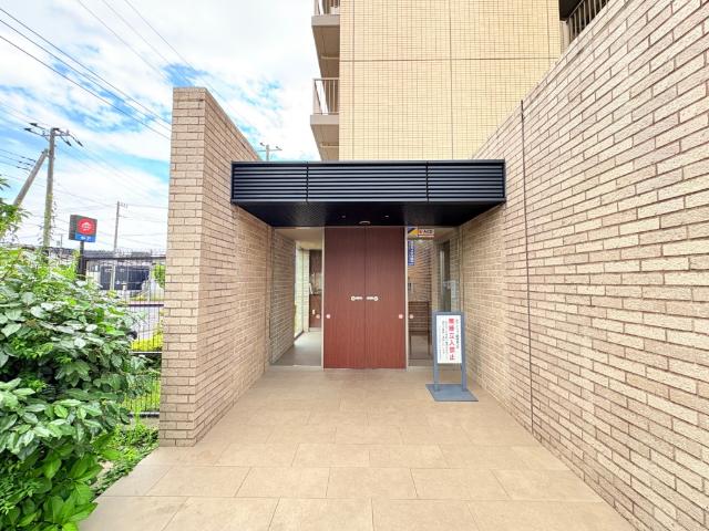 【エントランス】オートロックや防犯カメラで暮らしの安心・安全をお守りします。