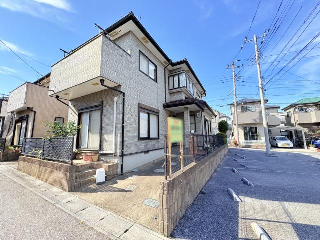 【日当たりの良いお家】陽射しに包まれた明るい立地で開放感のある戸建物件です。