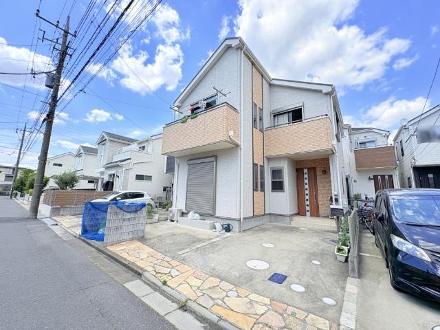 【「新松戸」駅徒歩16分で遅い帰宅時も便利】忙しい朝、遅い帰宅時にも嬉しい距離感です。駅前が栄えているため、お休みの日もお買い物に不便しませんね♪