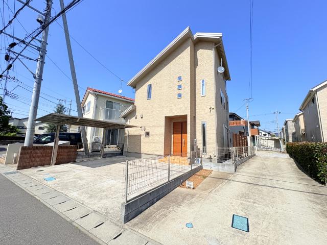 【「おおたかの森」駅徒歩13分で遅い帰宅時も便利】忙しい朝、遅い帰宅時にも嬉しい距離感です。駅前が栄えているため、お休みの日もお買い物に不便しませんね♪