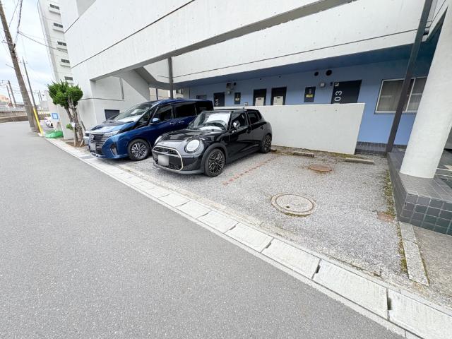 【敷地内駐車場】最新の空き状況はお問合せください。