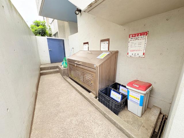 【ゴミ集積所】種類ごとに分別されたゴミ集積所です。きちんと管理がされています。