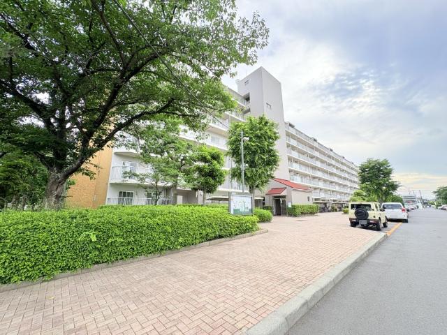 【「南流山」駅徒歩9分で遅い帰宅時も便利】忙しい朝、遅い帰宅時にも嬉しい距離感です。駅前が栄えているため、お休みの日もお買い物に不便しませんね♪