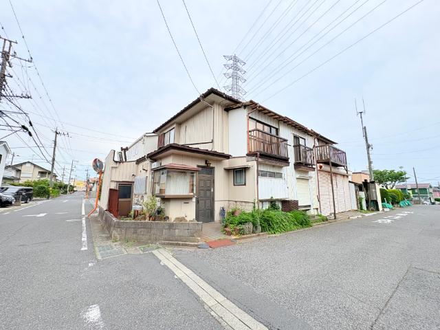 【ゆったり角地の区画】角地の為、陽射しに包まれた明るい立地で開放感が溢れます。設計・間取りの自由度が高く理想の住まいを建築可能です。