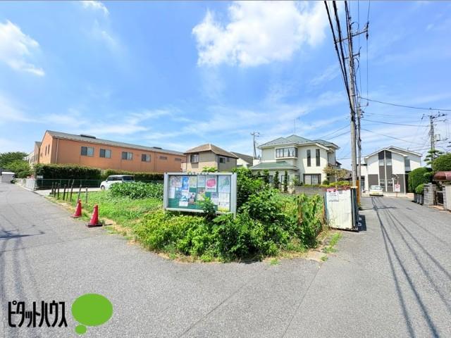 【ゆったり角地の区画】角地の為、陽射しに包まれた明るい立地で開放感が溢れます。設計・間取りの自由度が高く理想の住まいを建築可能です。