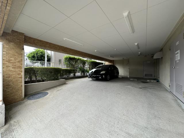 【きっちり整備された駐車場】敷地内駐車場あります。最新の空き状況はお問合せください。