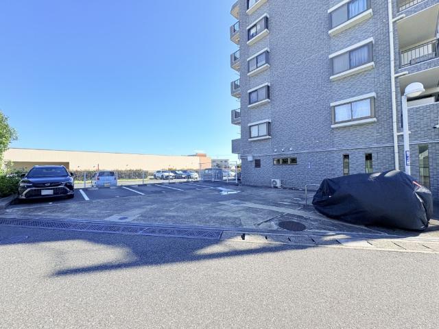 ダイアパレス松戸みのり台 駐車場