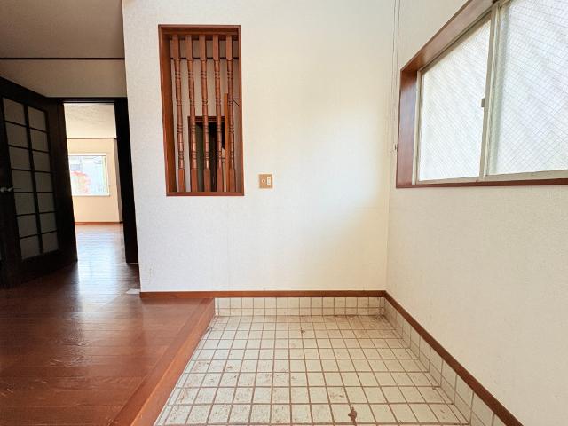 松戸市金ケ作中古戸建 玄関