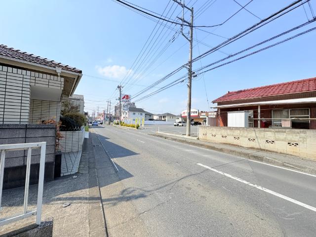 松戸市金ケ作中古戸建 前面道路含む現地写真