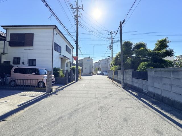 松戸市中金杉1丁目中古戸建 前面道路含む現地写真