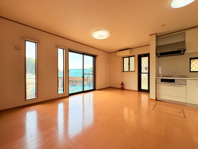 松戸市和名ケ谷中古戸建 リビング