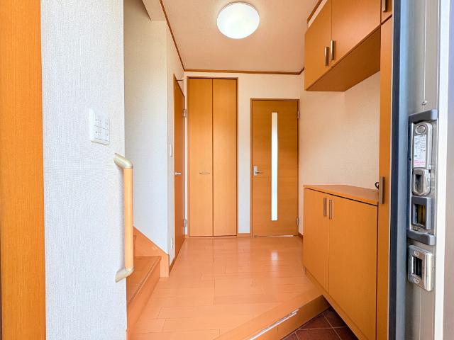 松戸市和名ケ谷中古戸建 玄関