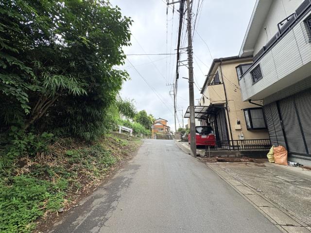 松戸市中和倉中古戸建 前面道路含む現地写真