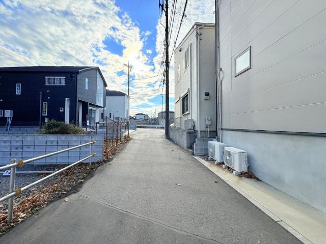 松戸市千駄堀中古戸建 前面道路含む現地写真