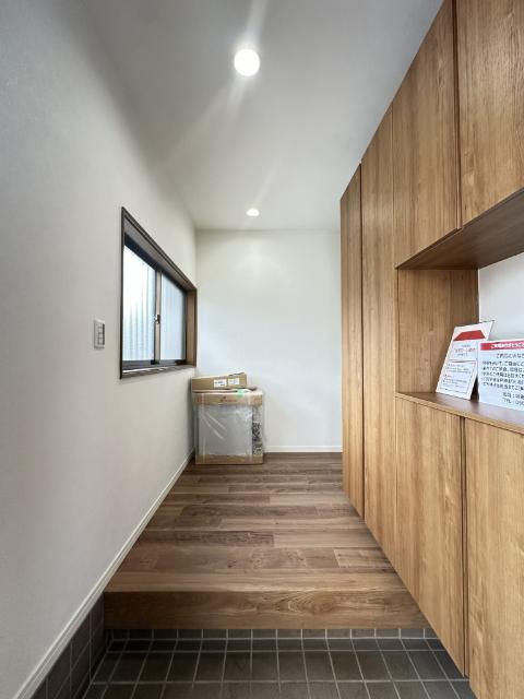 松戸市中金杉1丁目中古戸建 玄関