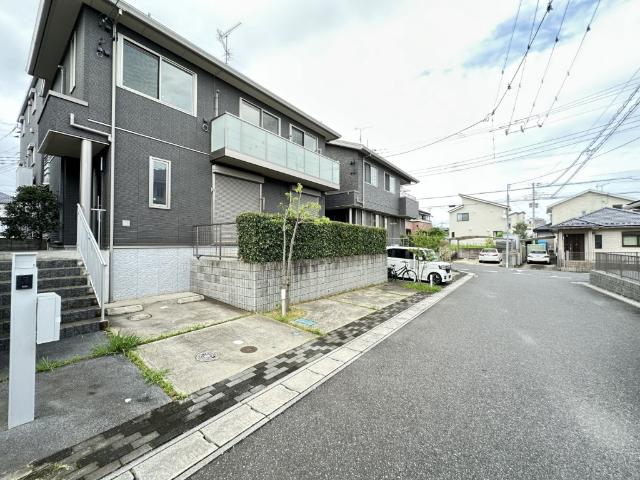 流山市市野谷中古戸建 前面道路含む現地写真