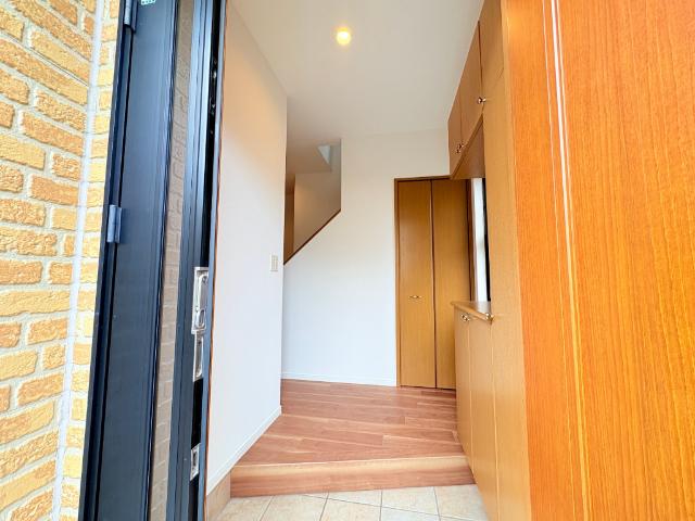 松戸市秋山中古戸建 玄関