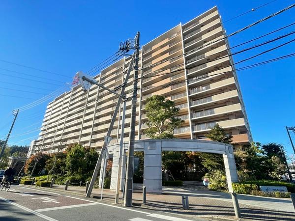 【高層階！平置き駐車場1台確保】18帖越え