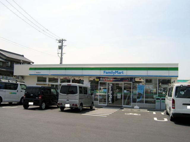 ファミリーマート：550m