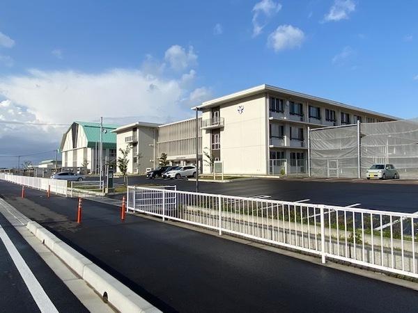 湯梨浜町立湯梨浜中学校：1353m