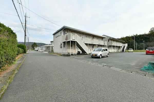 グリューネスハイムＡ（103） 駐車場