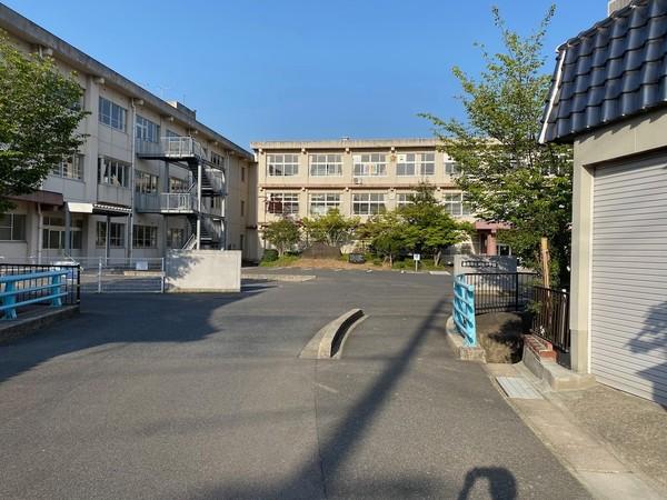 倉吉市立河北中学校：1324m