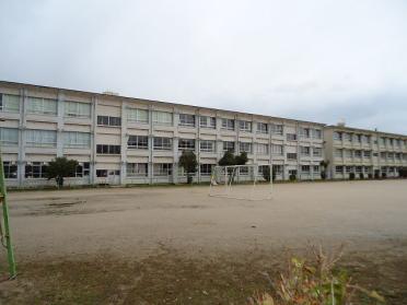 倉吉市立上灘小学校：750m